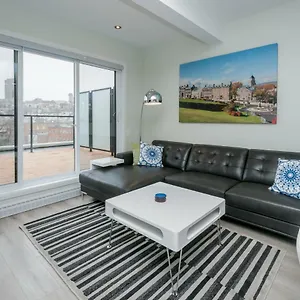 Penthouse On Charest - With Parking And Gym Apartment